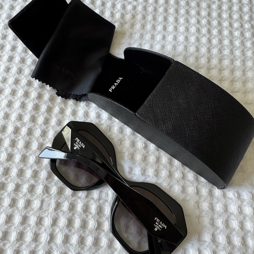 Black sunglasses. Brand: PRADA.
